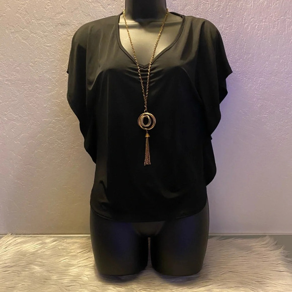 🆕 Julie’s Closet Black Blouse with Accent Necklace - Picture 2 of 9